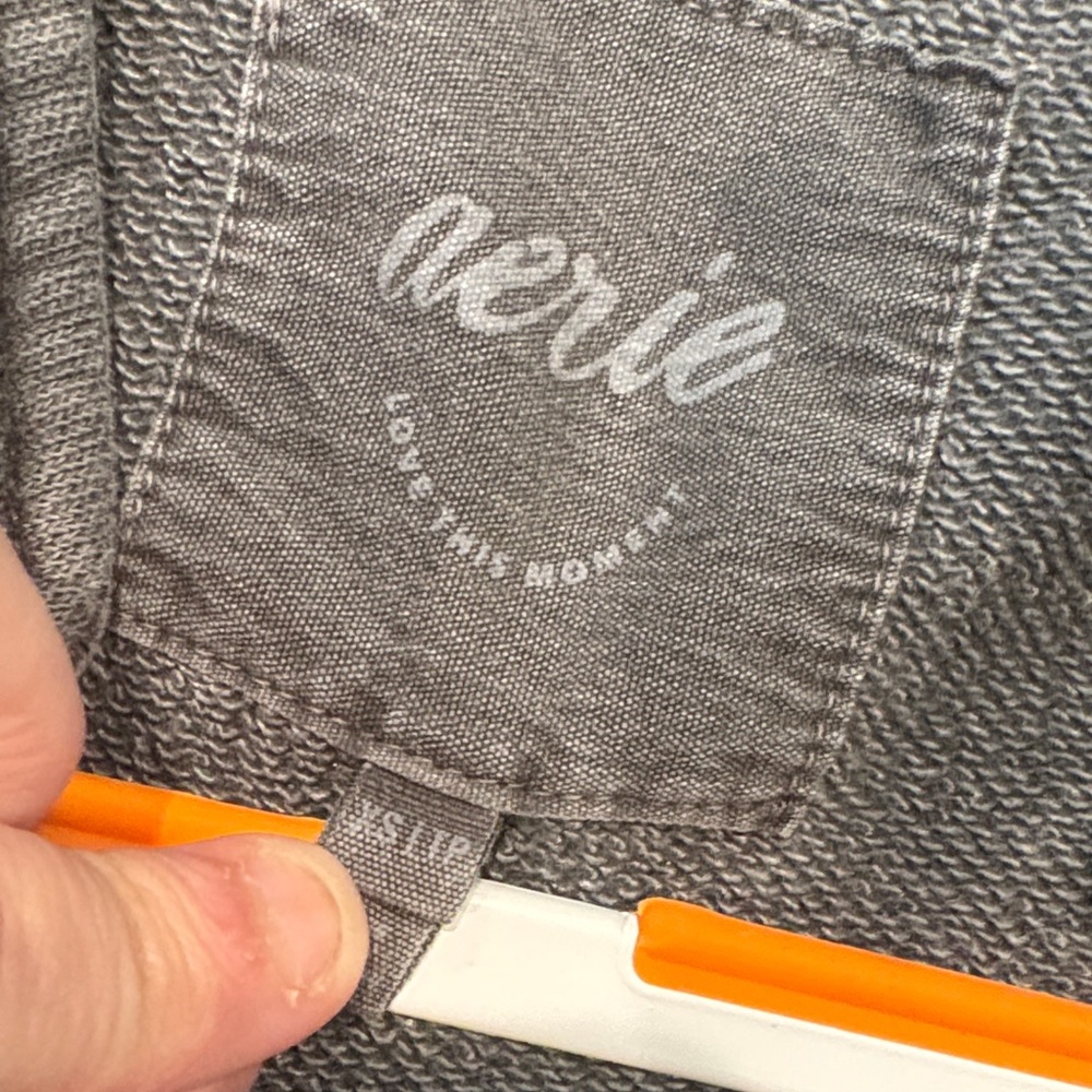 aerie Women’s Charcoal Gray Lightweight Shirt Jacket and shorts - Picture 4 of 5
